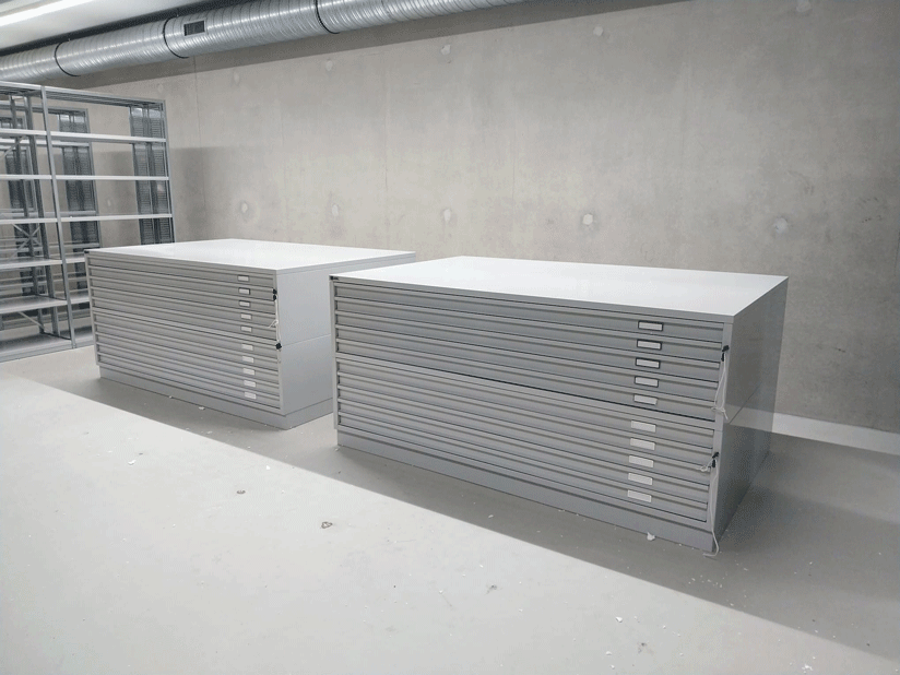 Flachablageschrank in &Uuml;bergr&ouml;&szlig;e von rechts