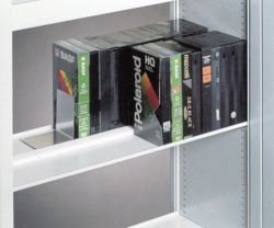 Fachboden für VHS-Kassetten (hochkant)